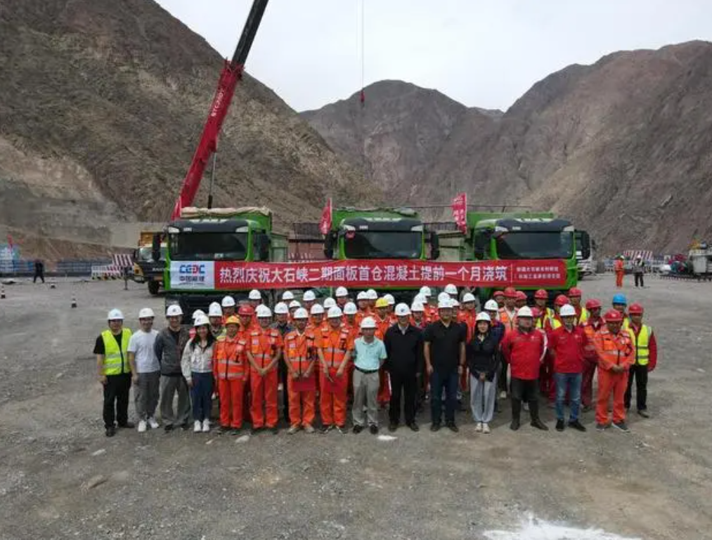 提前一個月！新疆大石峽水利樞紐工程二期面板混凝土順利澆筑